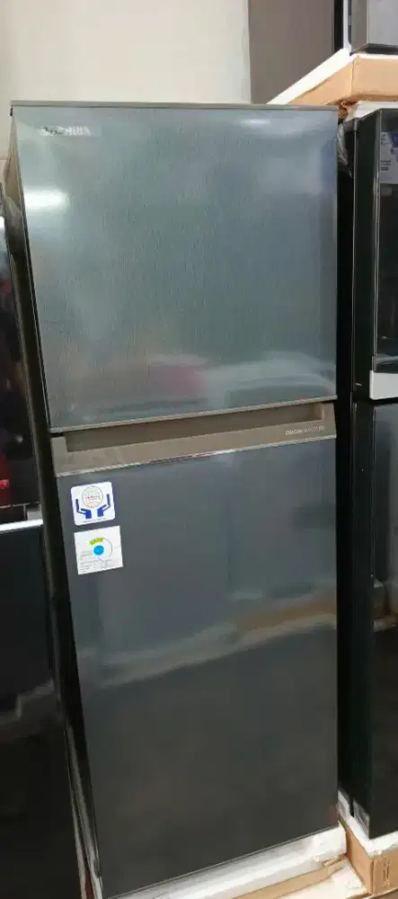 Kulkas toshiba inverter 2 pintu, 233 liter