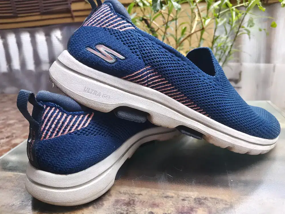 SEPATU SKECHERS GO WALK WANITA