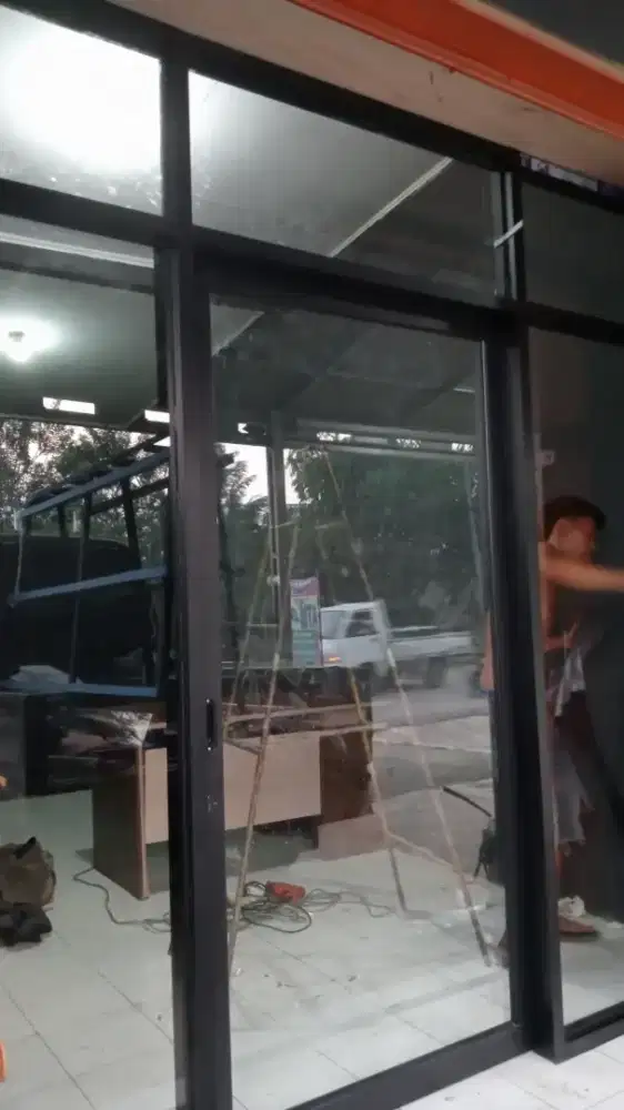 Kusen aluminium kaca minimalis