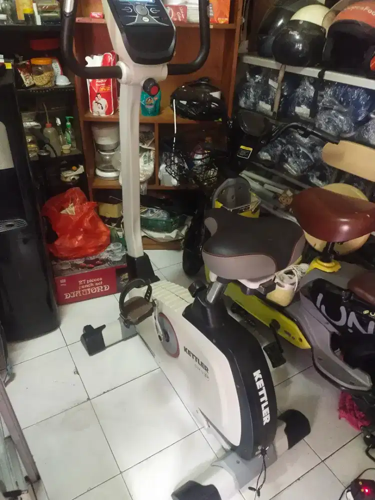 Sepeda statik olahraga merk kettler