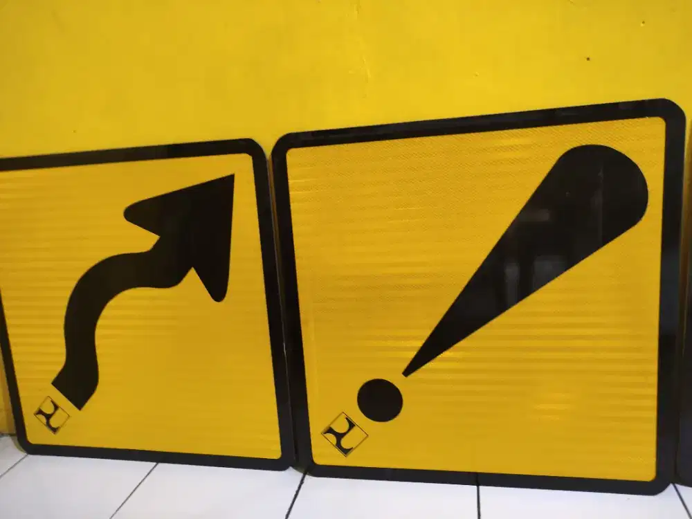 Papan penunjuk Rambu jalan