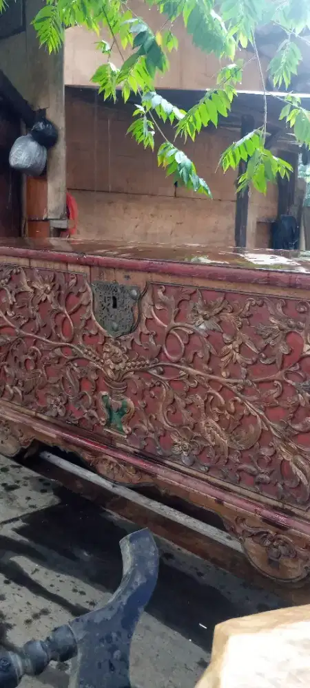 Satu set peti, lemari,gembyok ,& gong