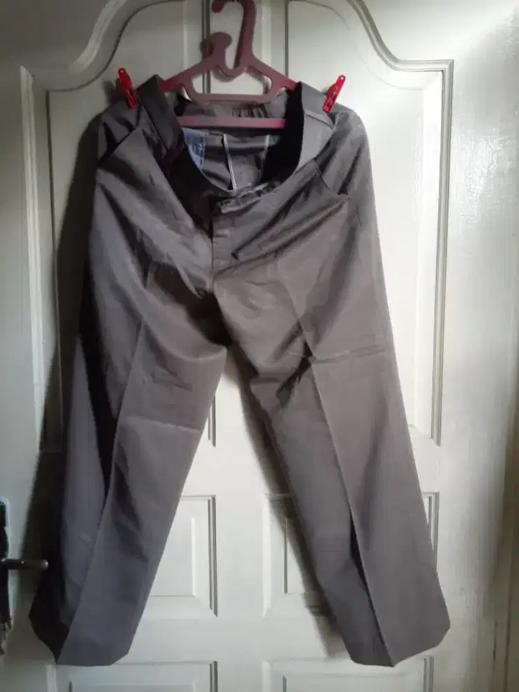 Di Jual Cepat : Celana Kerja Warna Coklat .