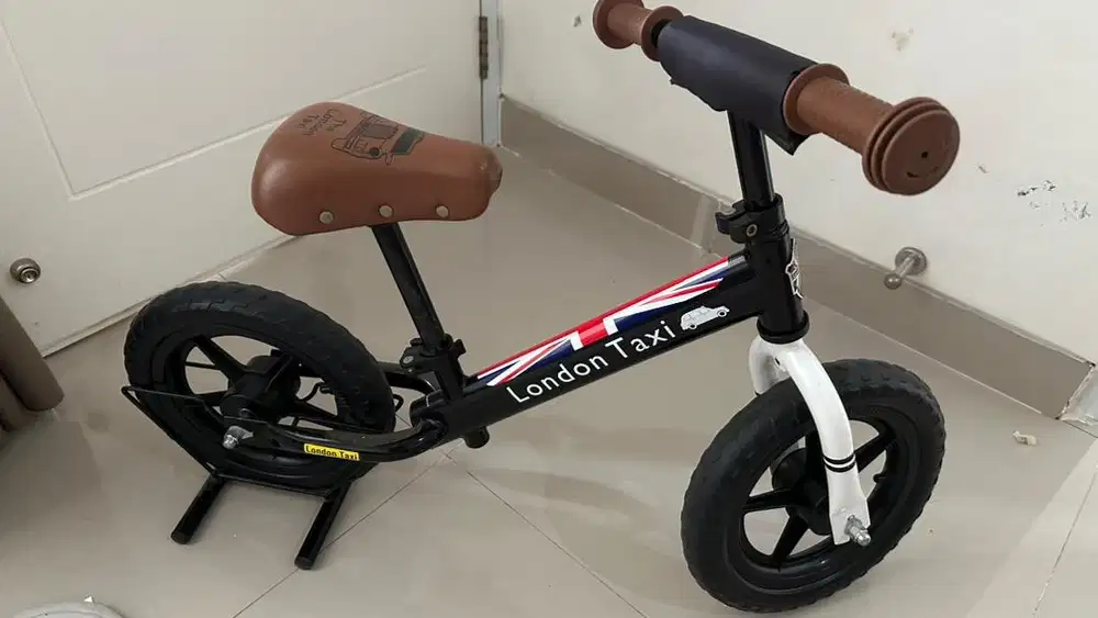 London Taxi Balance Bike