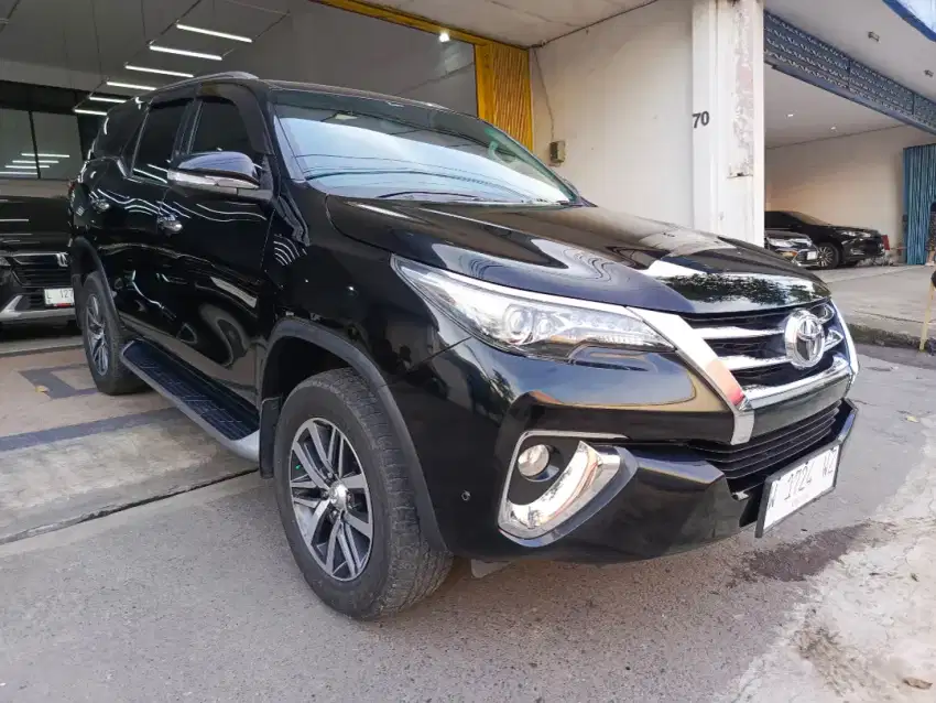 Fortuner vrz 2016 hitam solar disel tangan 1 diesel plat L surabaya
