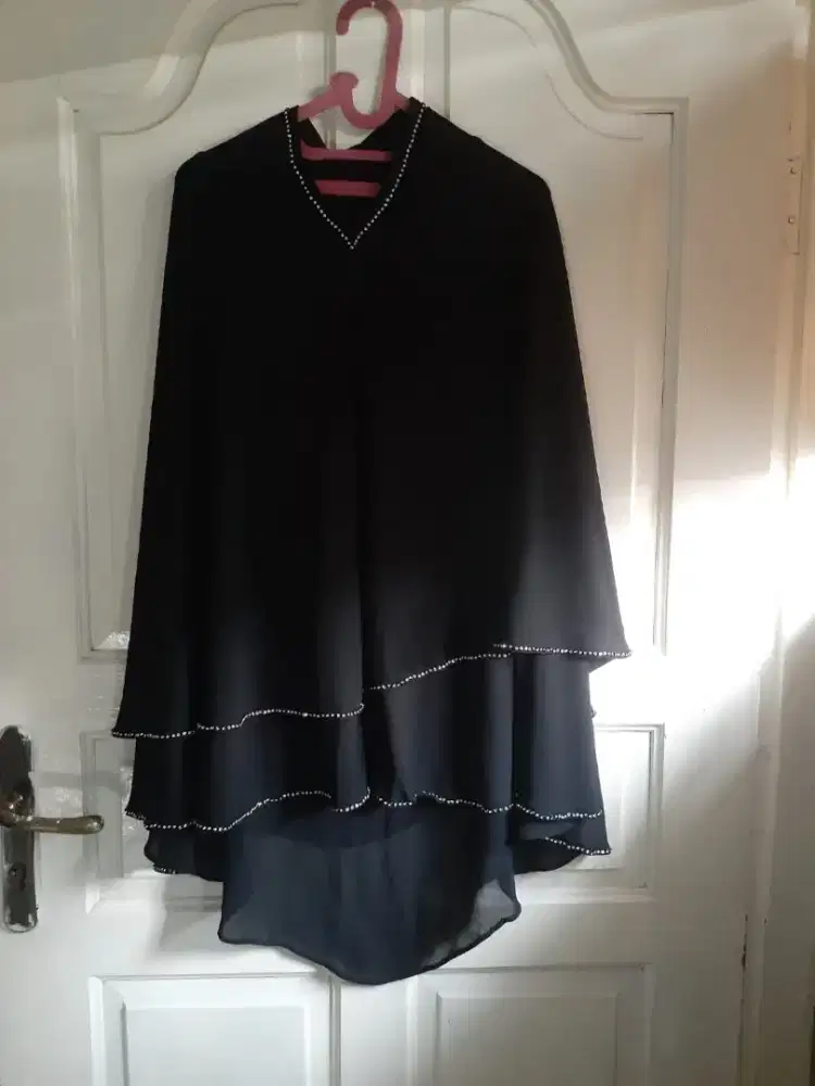 Di Jual Cepat : Hijab Syar'i Panjang Warna Hitam.