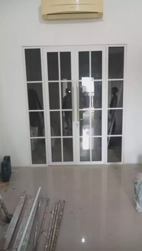 Pintu sekat partisi kaca