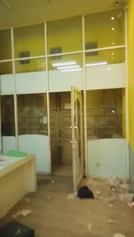 Pintu sekat partisi kaca