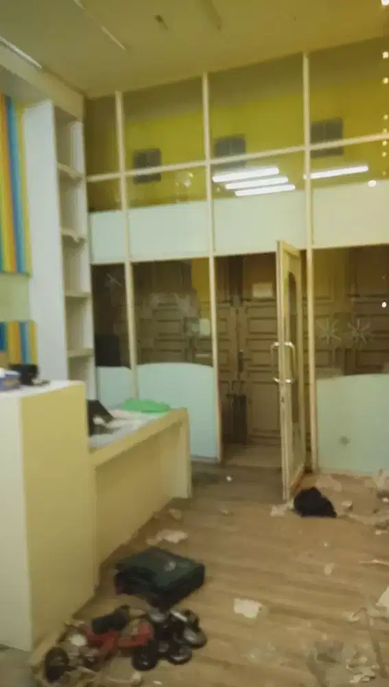 Pintu sekat partisi kaca