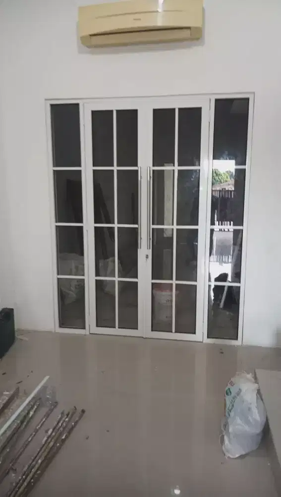 Pintu sekat partisi kaca