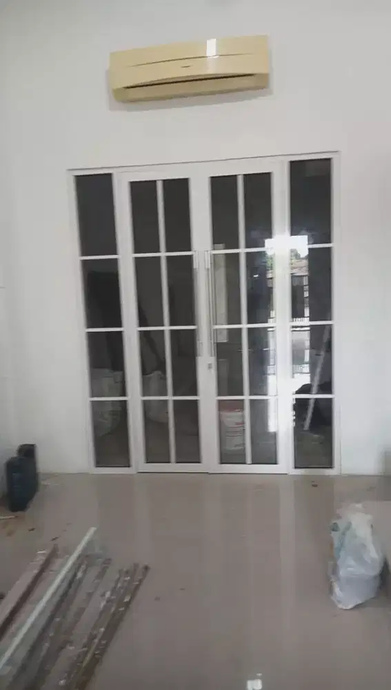 Pintu sekat partisi kaca