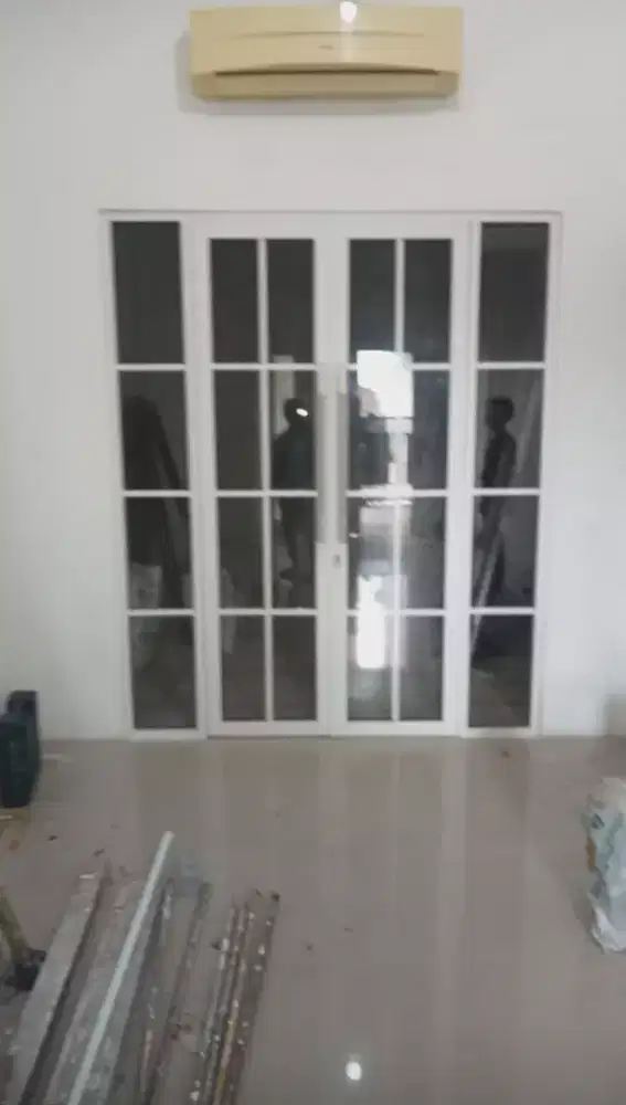 Pintu sekat partisi kaca
