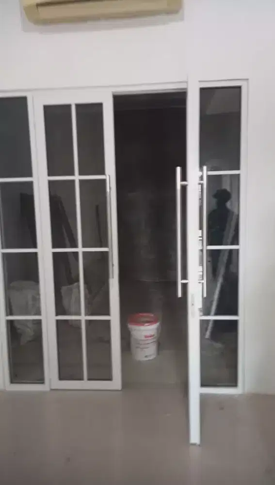 Pintu sekat partisi kaca