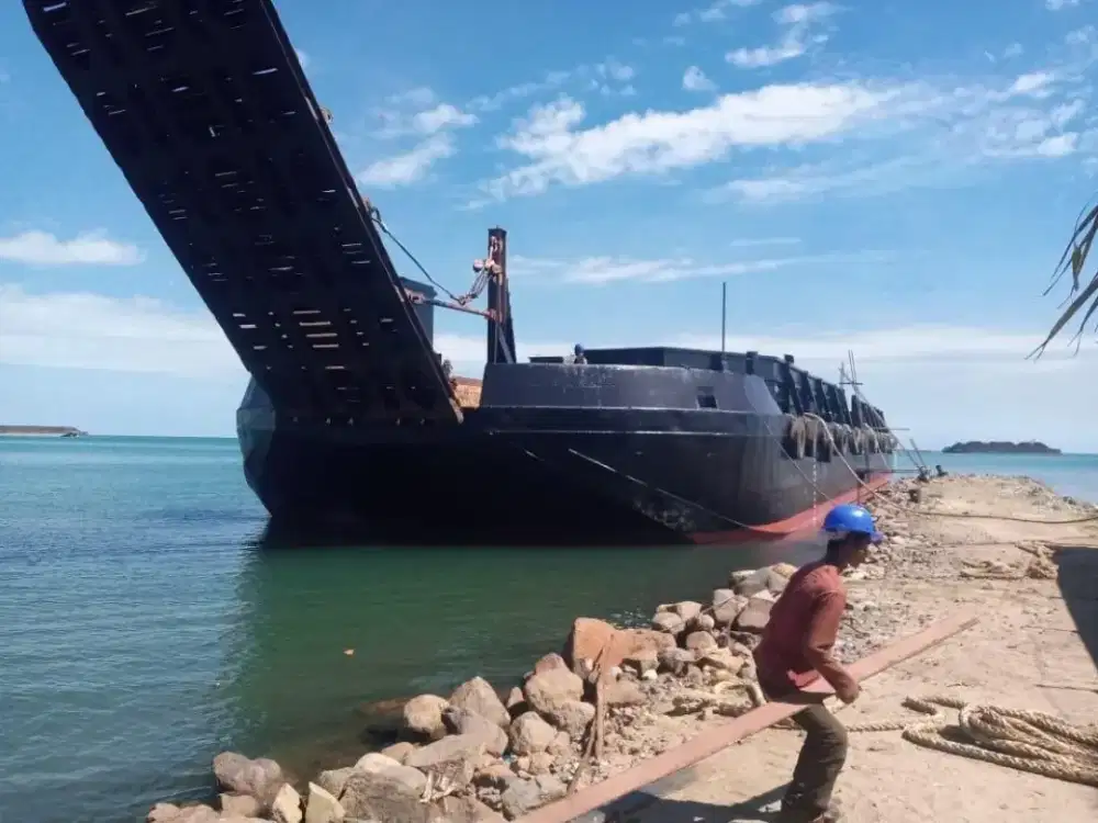 Di jual Barge / tongkang only 180 feet tahun 2012