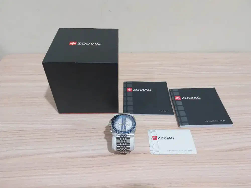 Collector item Zodiac 1882 V8 Shelby 44mm chronograph 13 jewels