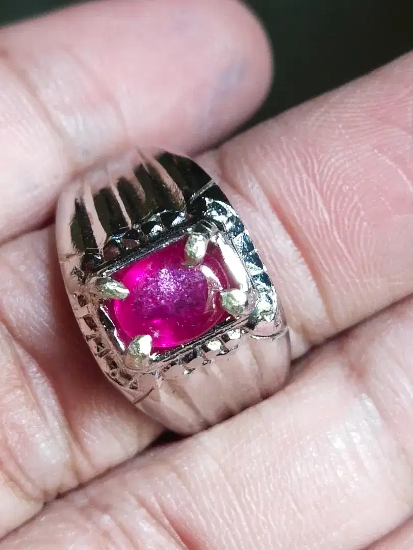 Cincin ruby pigeon blood