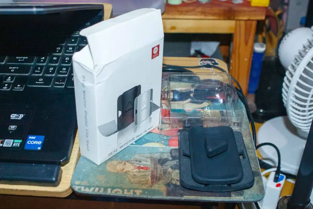 Xumu Monitor Display Clip (Phone/Tab Holder) (LIKE NEW)