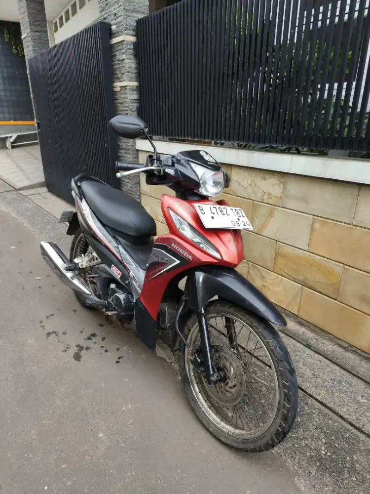 Bissmillah dijual motor Honda Revo 2014