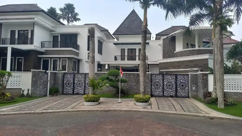 Rumah mewah siap huni lokasi araya luas tanah 854 m2
