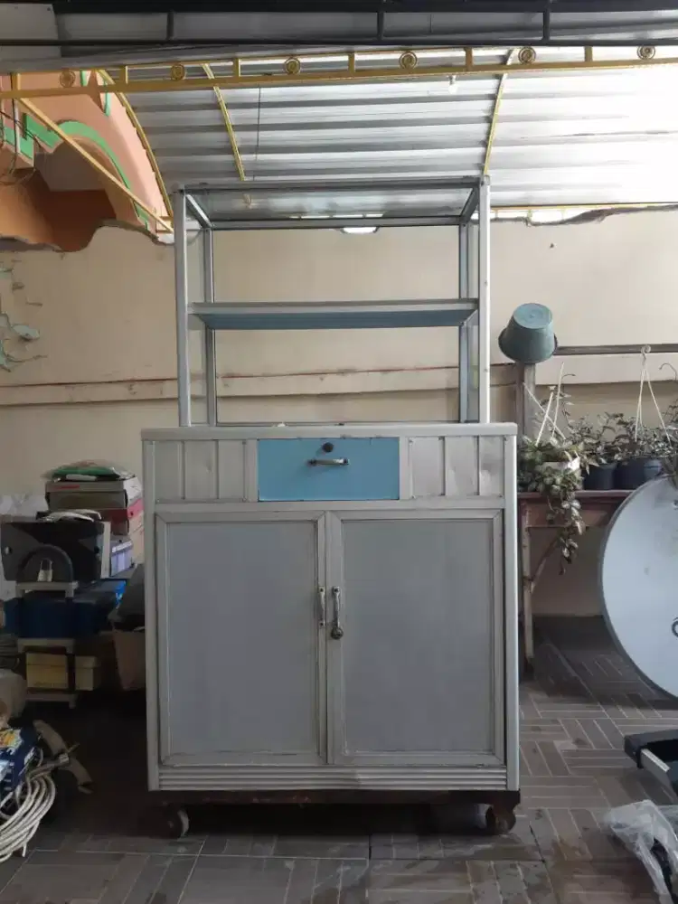 Etalase untuk dagang