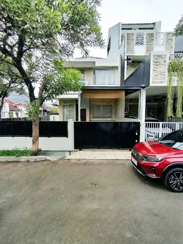 Rumah siap huni strategis di Galaxy Bekasi