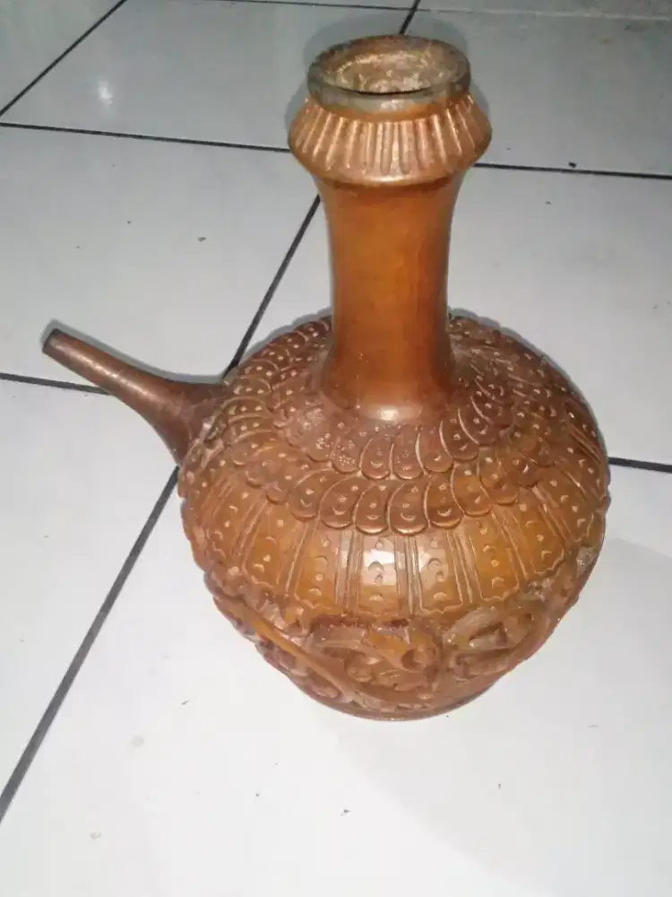 pajangan kendi ukir kayu jati antik