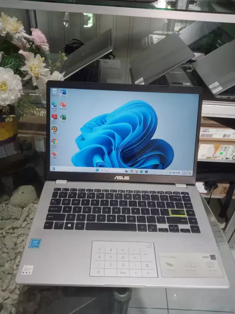 Laptop Asus Vivobook E410M Intel N4020 ram 4 SSD 512 Keyboard NYala