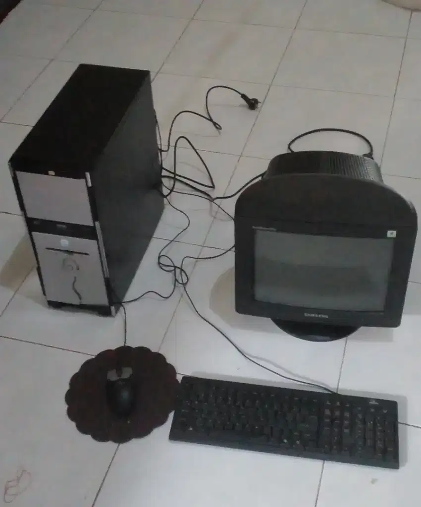 Dijual 1 set komputer dan printernya