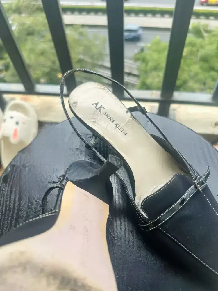 Sepatu Anne Klein & Boneka