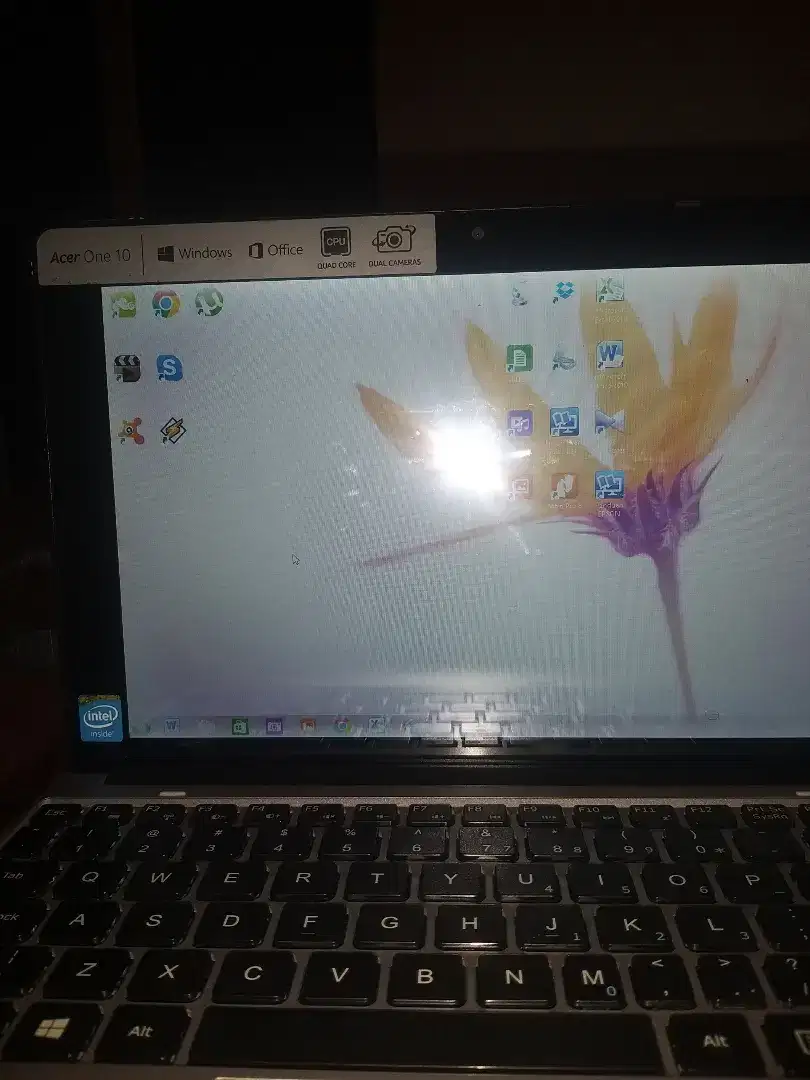 Laptop/notebook Acer One 10 bisa tochscreen Rp550K