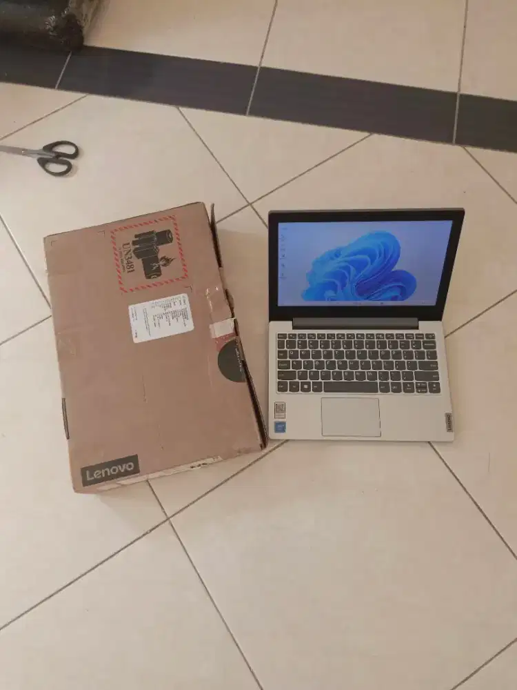 Laptop Slim Lenovo Ideapad 111IGL05