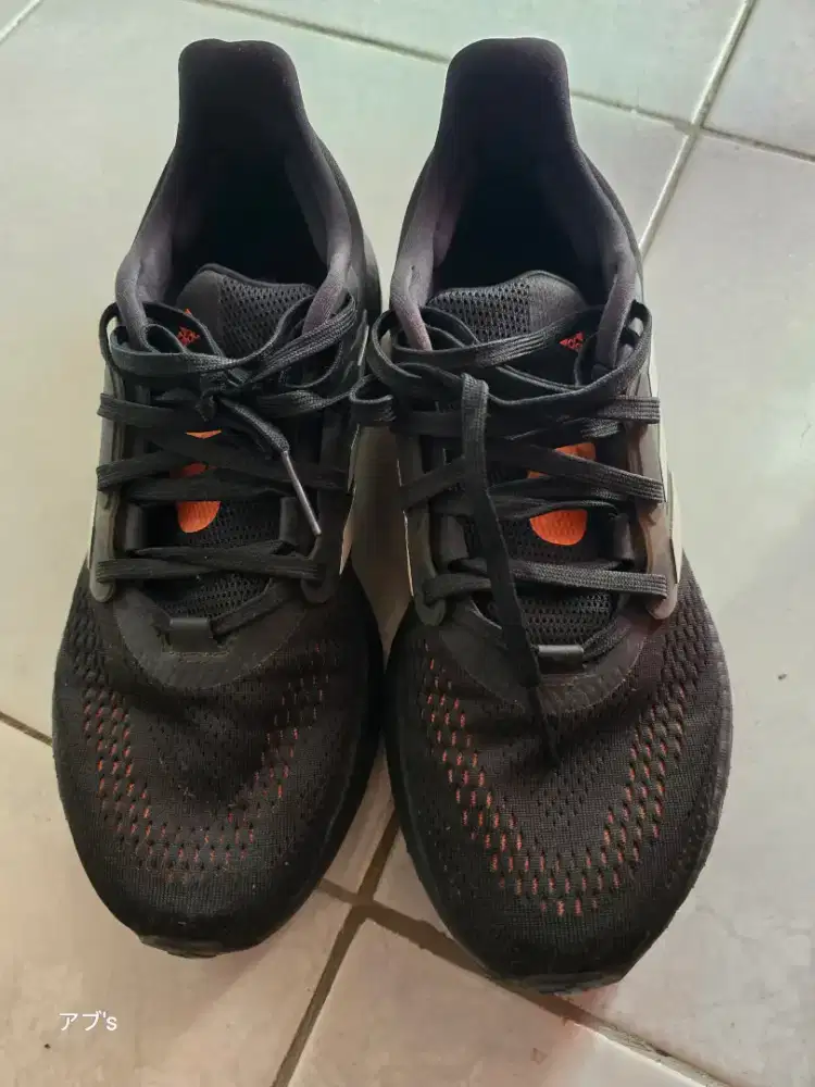 Adidas Pureboost 22, Nike AJ 1