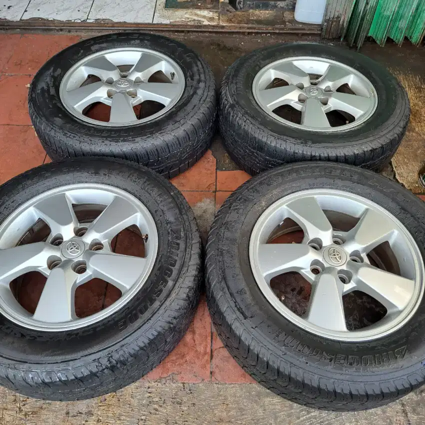 Velg dan ban r16 toyota rush bisa tt