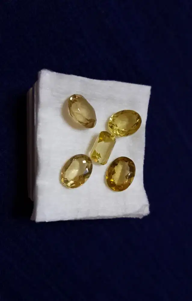 Natural citrin batu permata