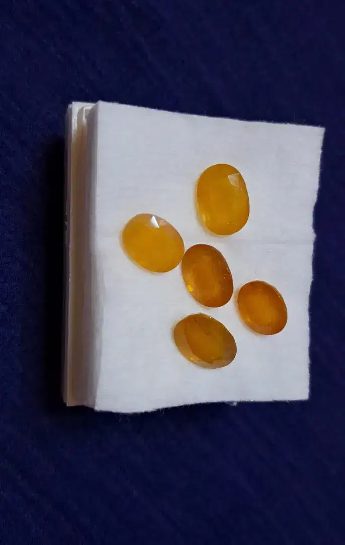 Batu yellow saphire
