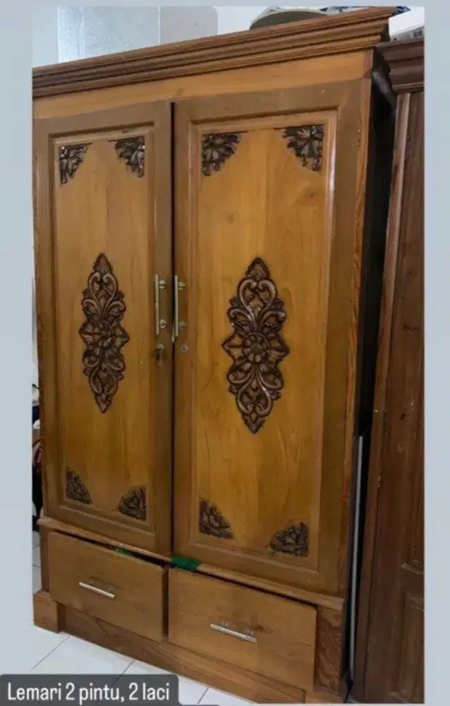 Lemari Kayu Jati