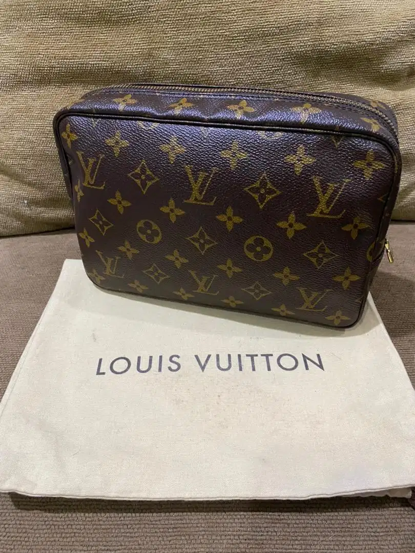 Louis vuitton toiletry pouch monogram vintage original mulus net price