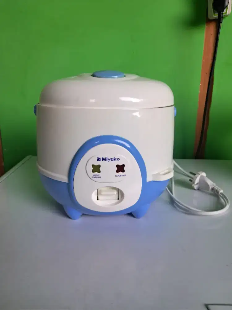 Magic com 0.6L / Rice cooker Miyako MCM-606A