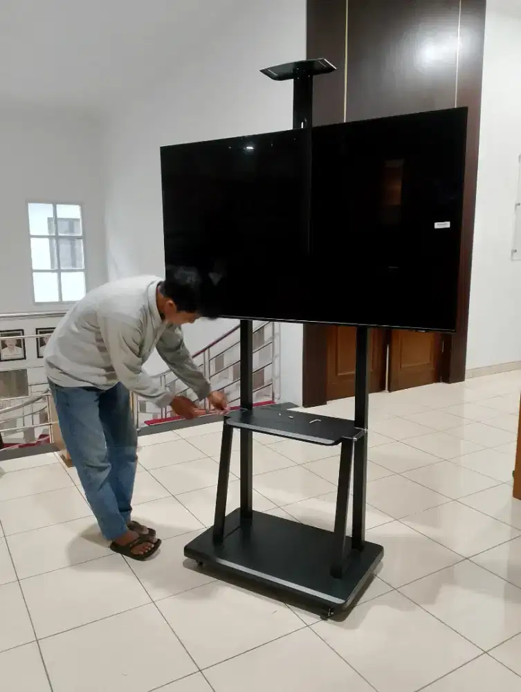 BRACKET/BRAKET/BREKET TV TIPE STANDING dengan RODA (32-75 inch)