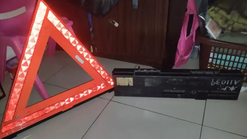 Segitiga emergency kendaraan astra