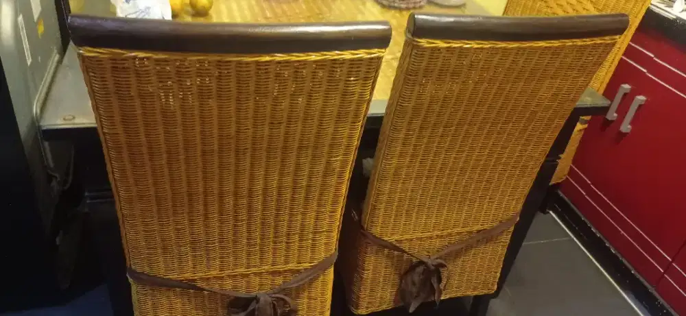 Dijual kursi1 set , 1 meja 4 kursi 1,500,000