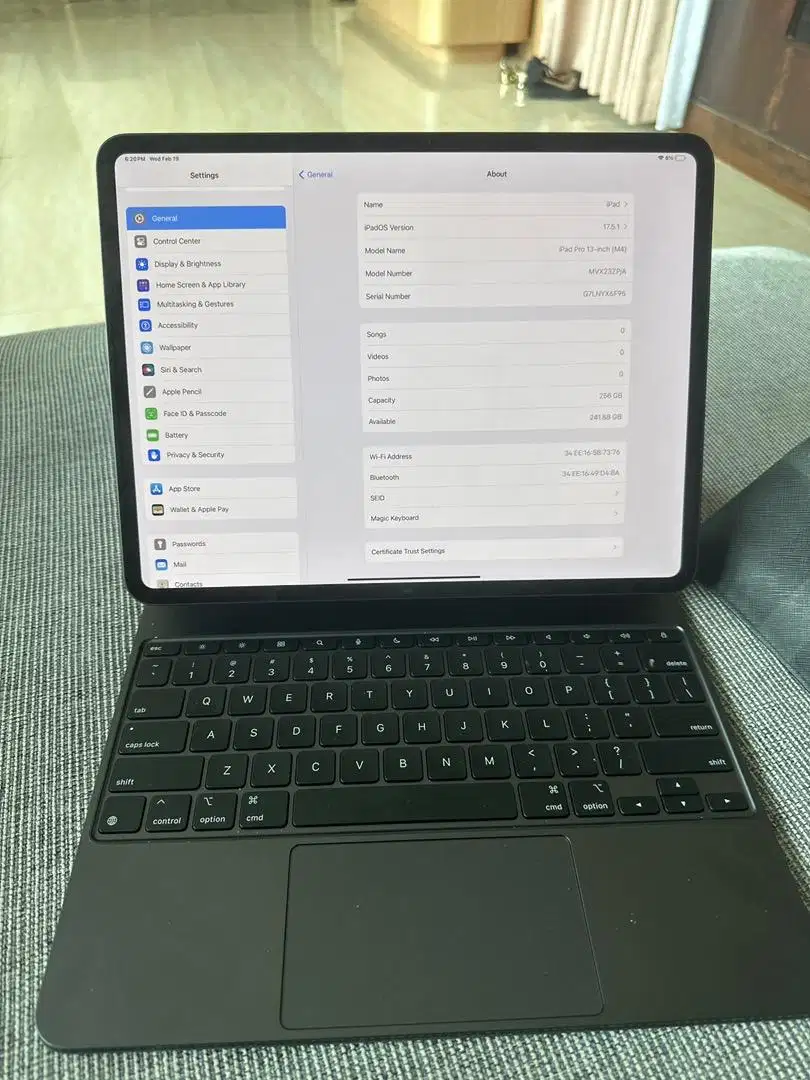 ipad 13 pro M4 wifi only 256GB With magic keyboard and pen