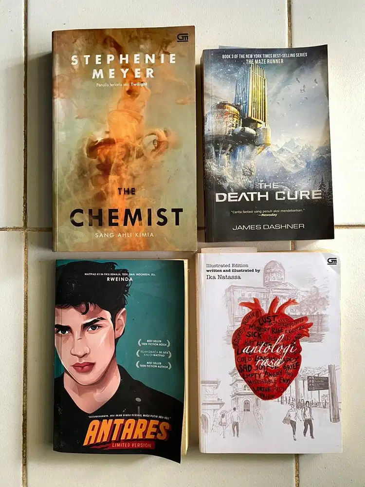 Dijual sepaket isi 4 buku