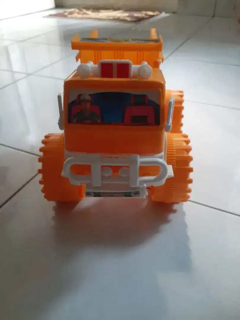 Di Jual Cepat : Mobillan Tronton Merk China.