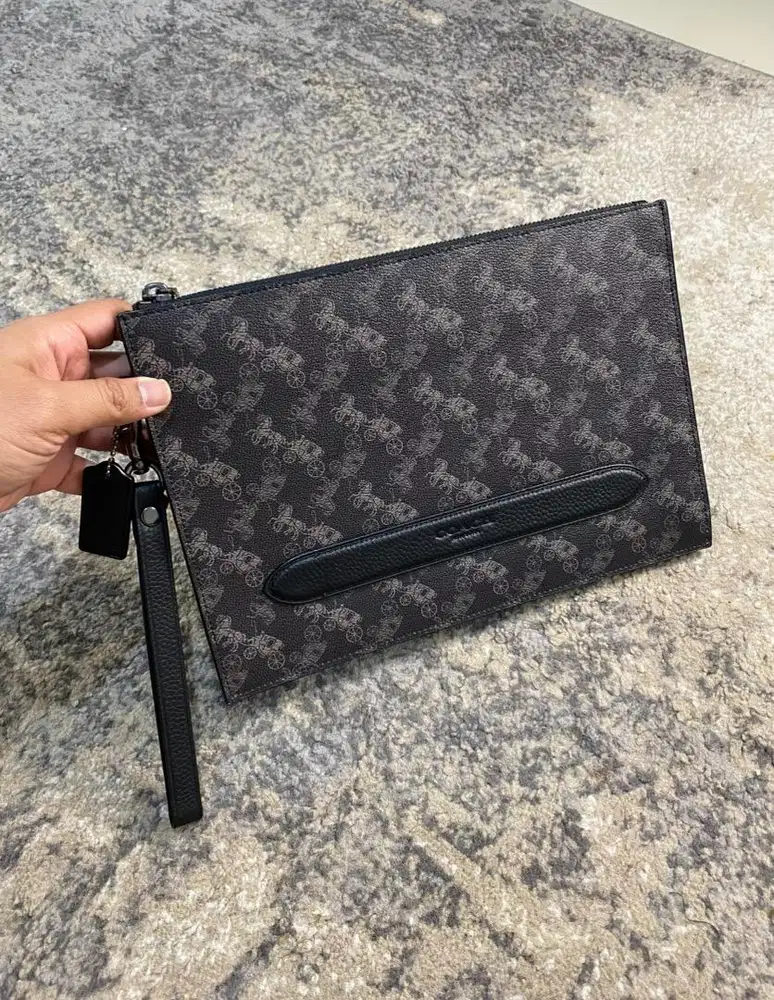 Clutch coach / handbag coach