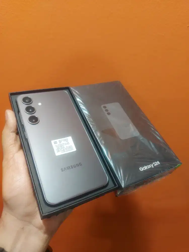 Samsung S24 5G Ram8/256GB Black Garansi resmi SEIN NOPEMBER 2025.