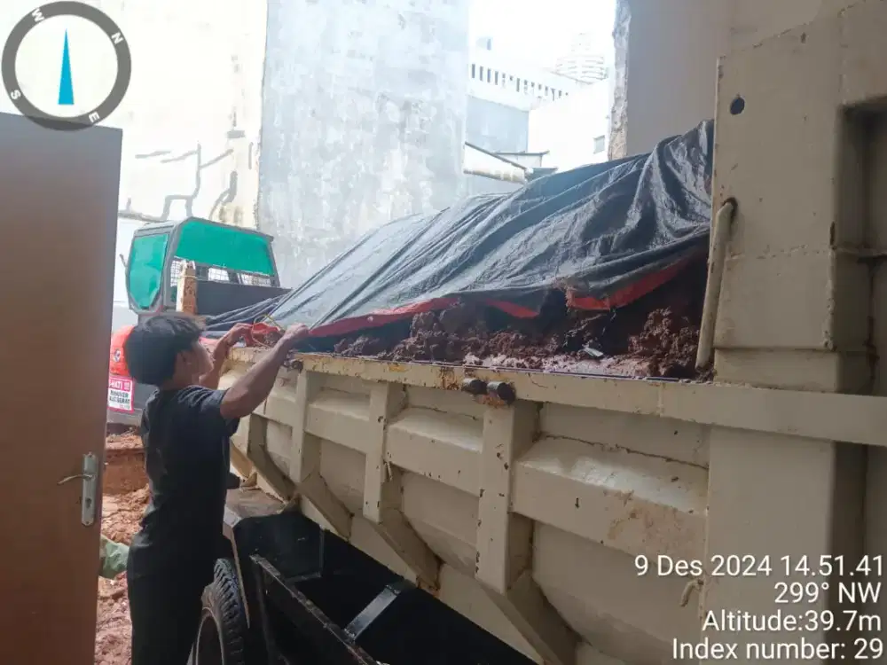 Tanah campur puing murni bongkaran bangunan