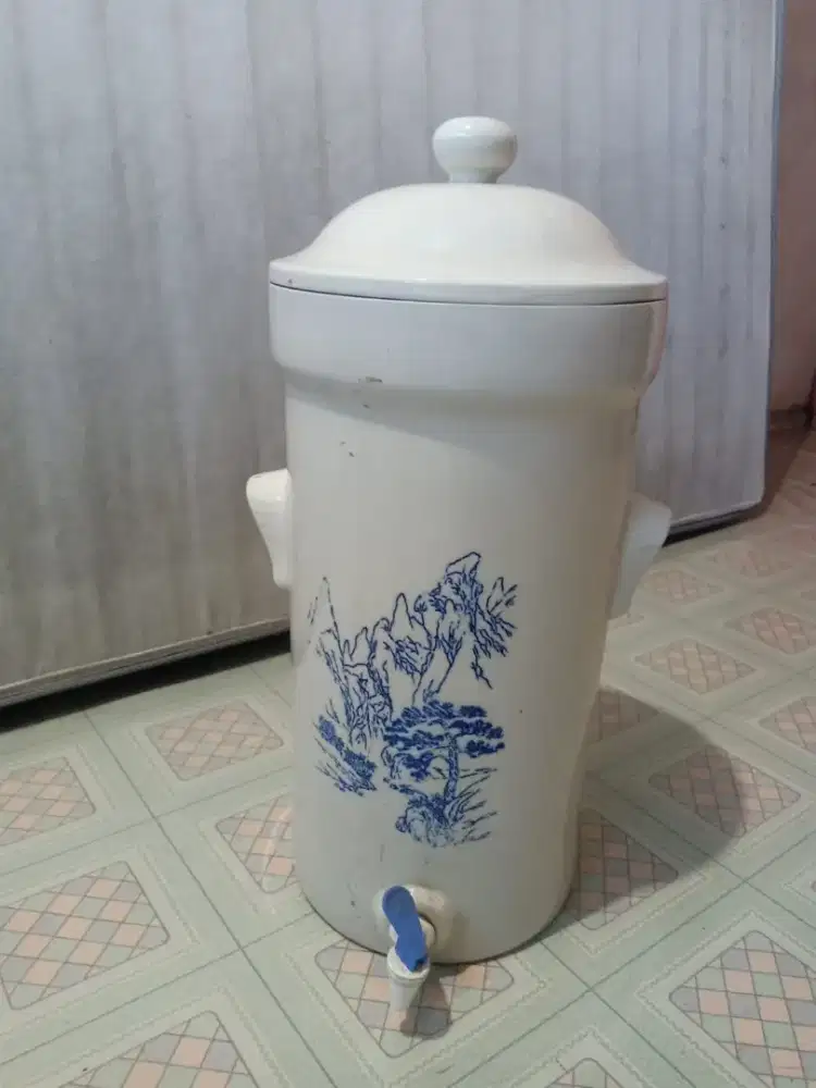 Gucci keramik isi air