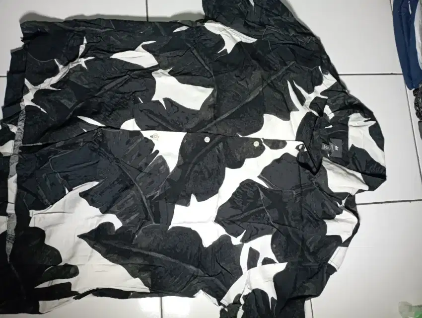 h n m size xl,LD: 54cm,kondisi baru,jual 100k