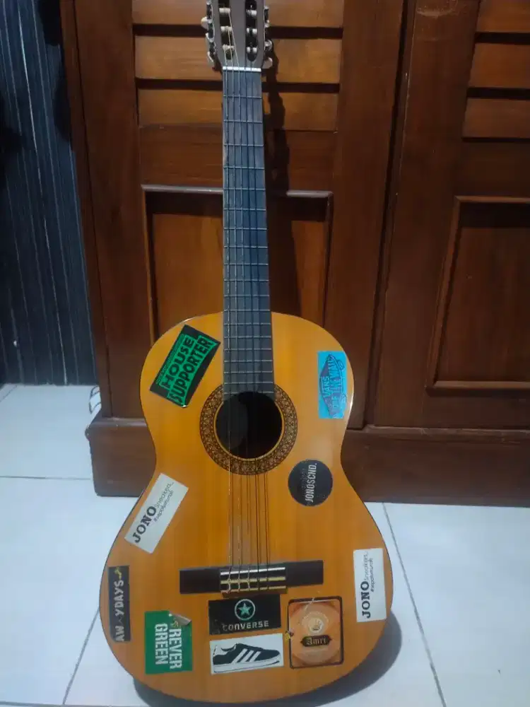 Dijual gitar akustik merk Yamaha C315